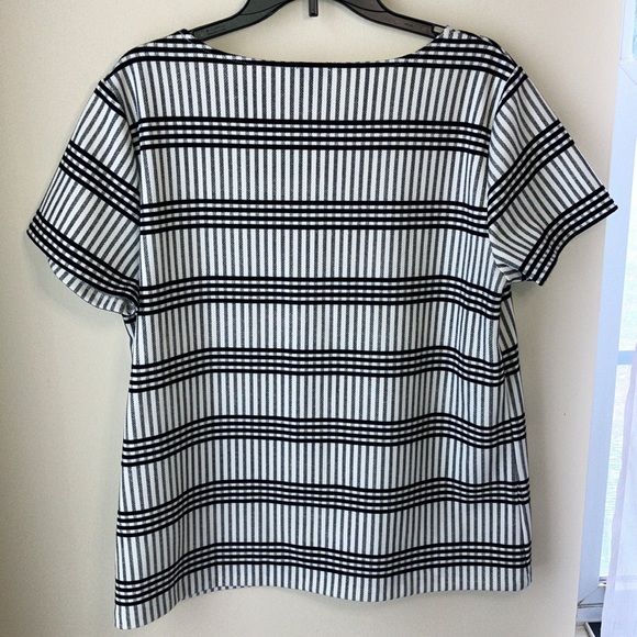 Ann Taylor factory, black and white plaid short sleeve top XL - Picture 6 of 7